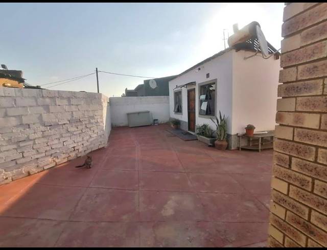 1 BEDROOM HOUSE FOR SALE IN SILUMA VIEW